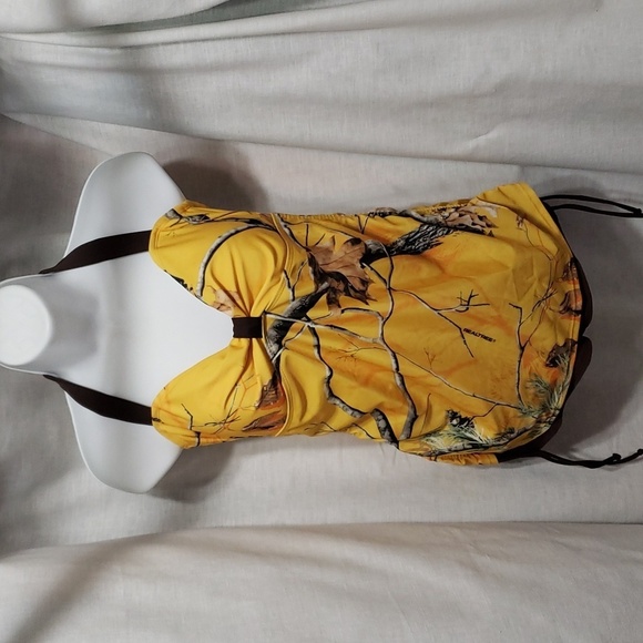 Realtree. NWOT. Halter: Adjustable Side Ties; Shelf Bra w/Removable Pads Size L - Picture 1 of 12